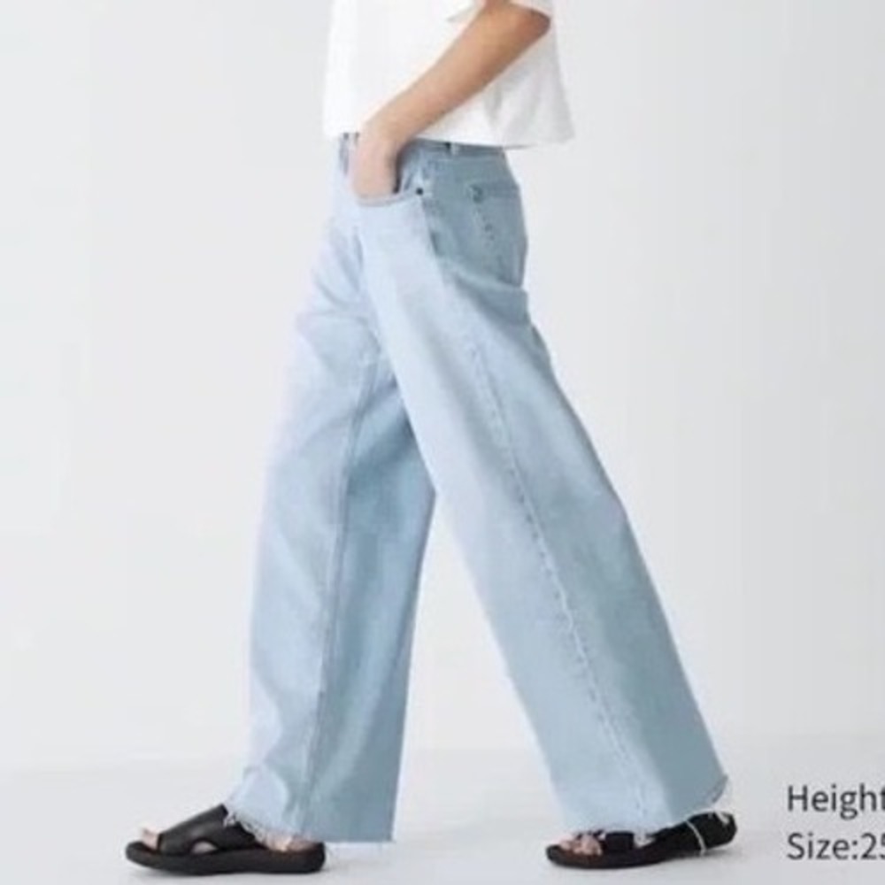 Uniqlo C Wide Baggy Jeans Sz 27 Straight Light Wash Blue‎ Denim Frayed Hem Y2K